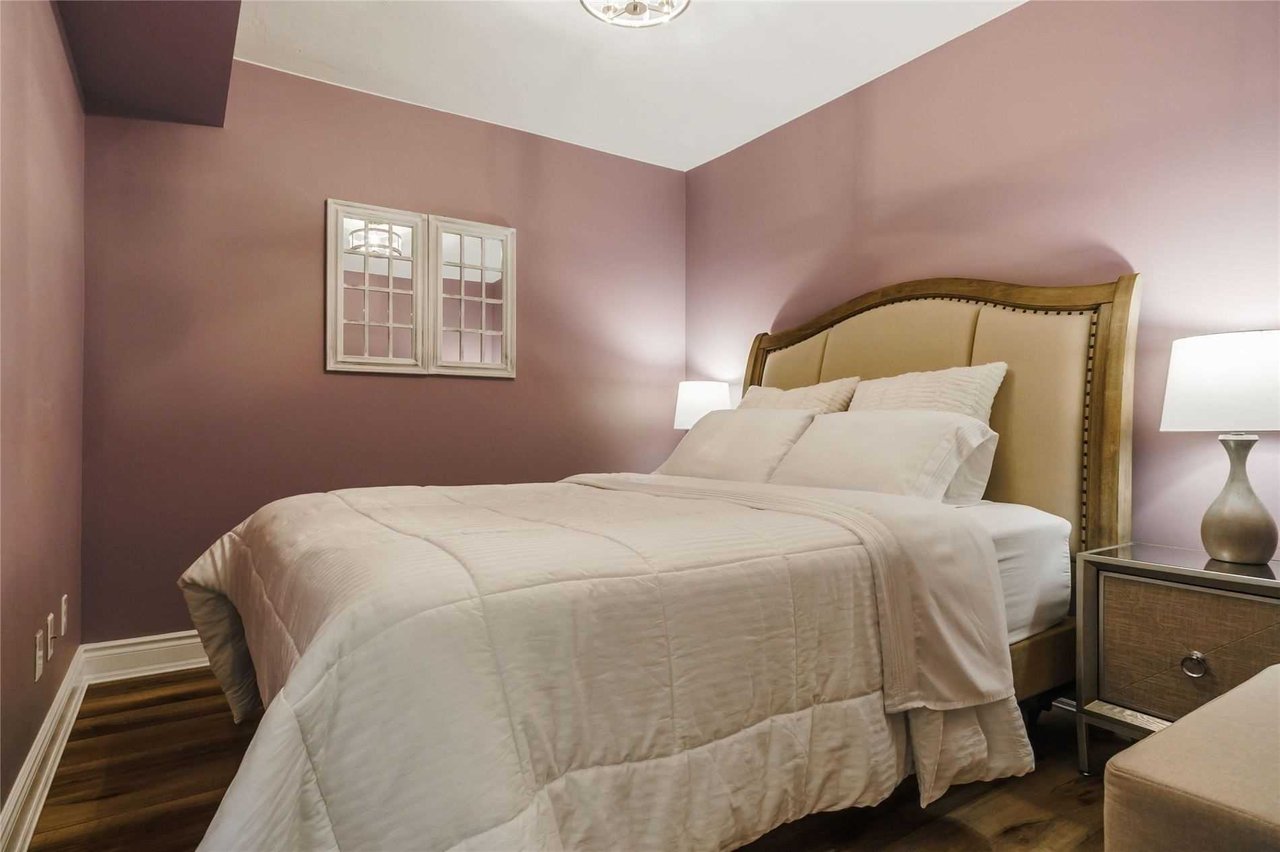 140 Simcoe St, #712