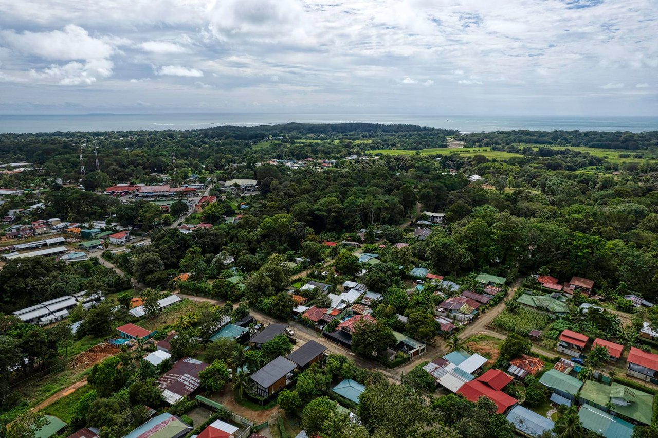Modern Tropical Villas walking distance to Uvita Town