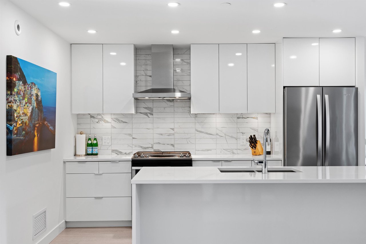 16-3595 Salal Drive, North Vancouver