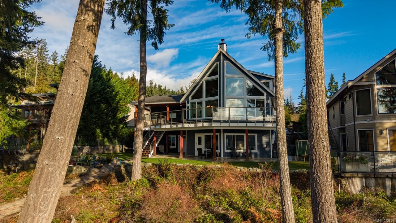 7364 Lakefront Dr, Lake Cowichan