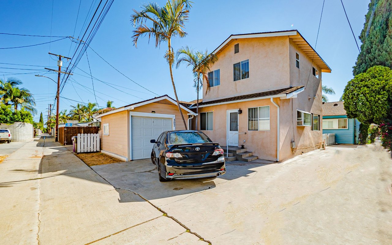 305 Roycroft Avenue