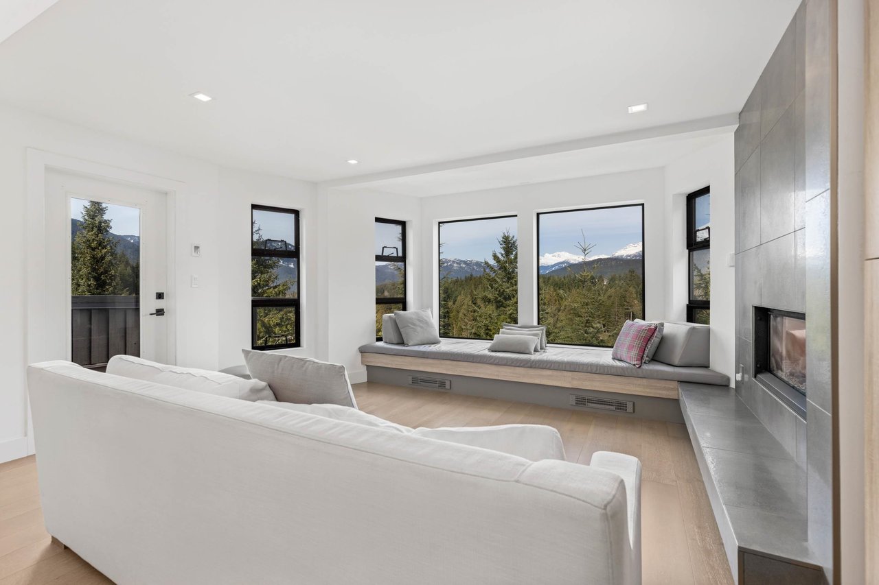 406-3317 Ptarmigan Pl