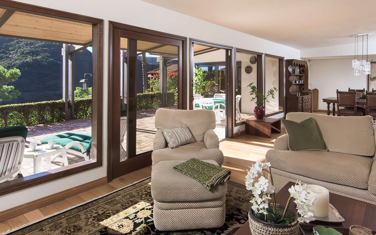 2527 La Condesa Dr