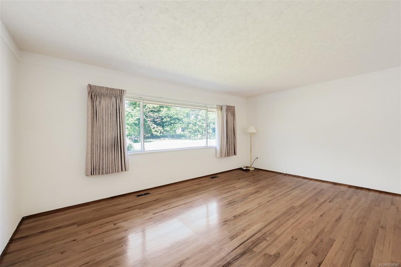 2765 Fernwood Rd