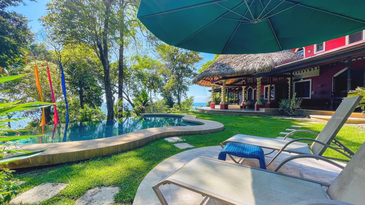 Colonial Oceanfront Estate, Dominical, Puntarenas