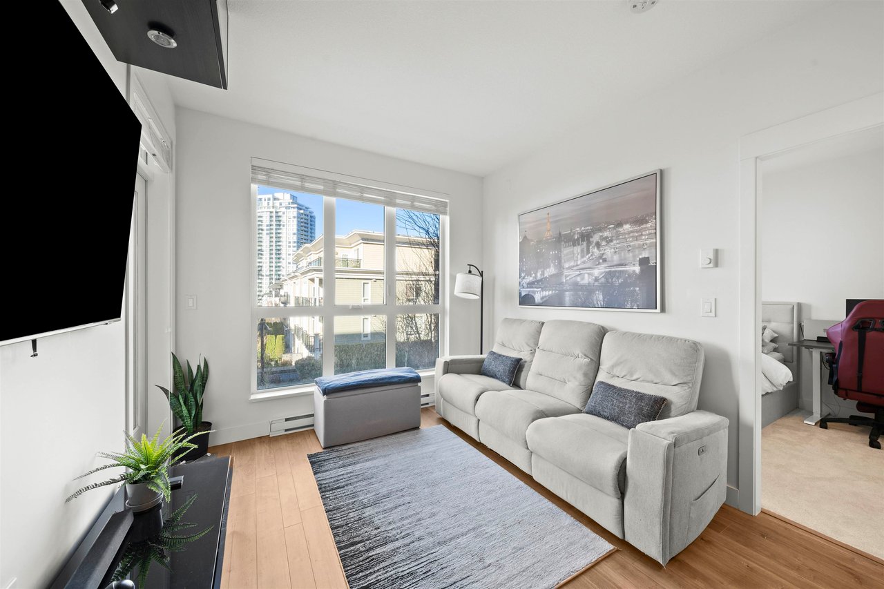 211-750 Dogwood St