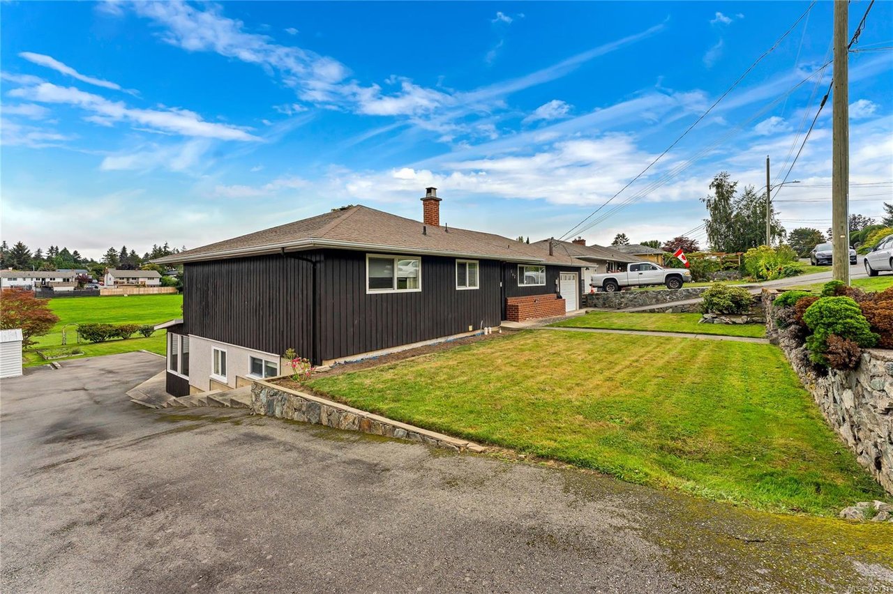 562 Baker St