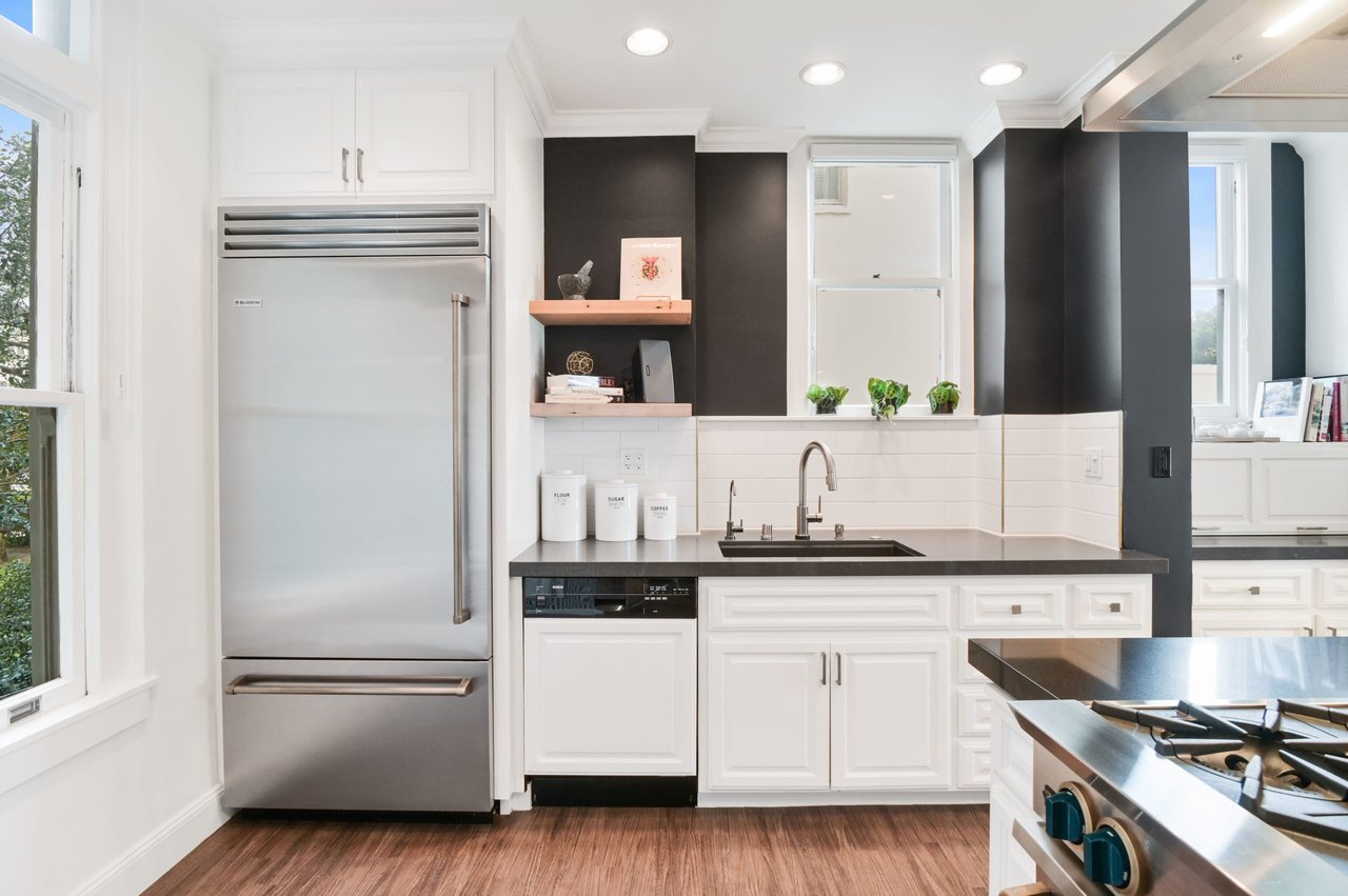 Grand Scale Pacific Heights Apartment