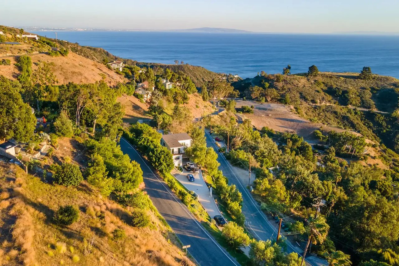 Entire Malibu Estate, 2 Hot tubs, Guest house