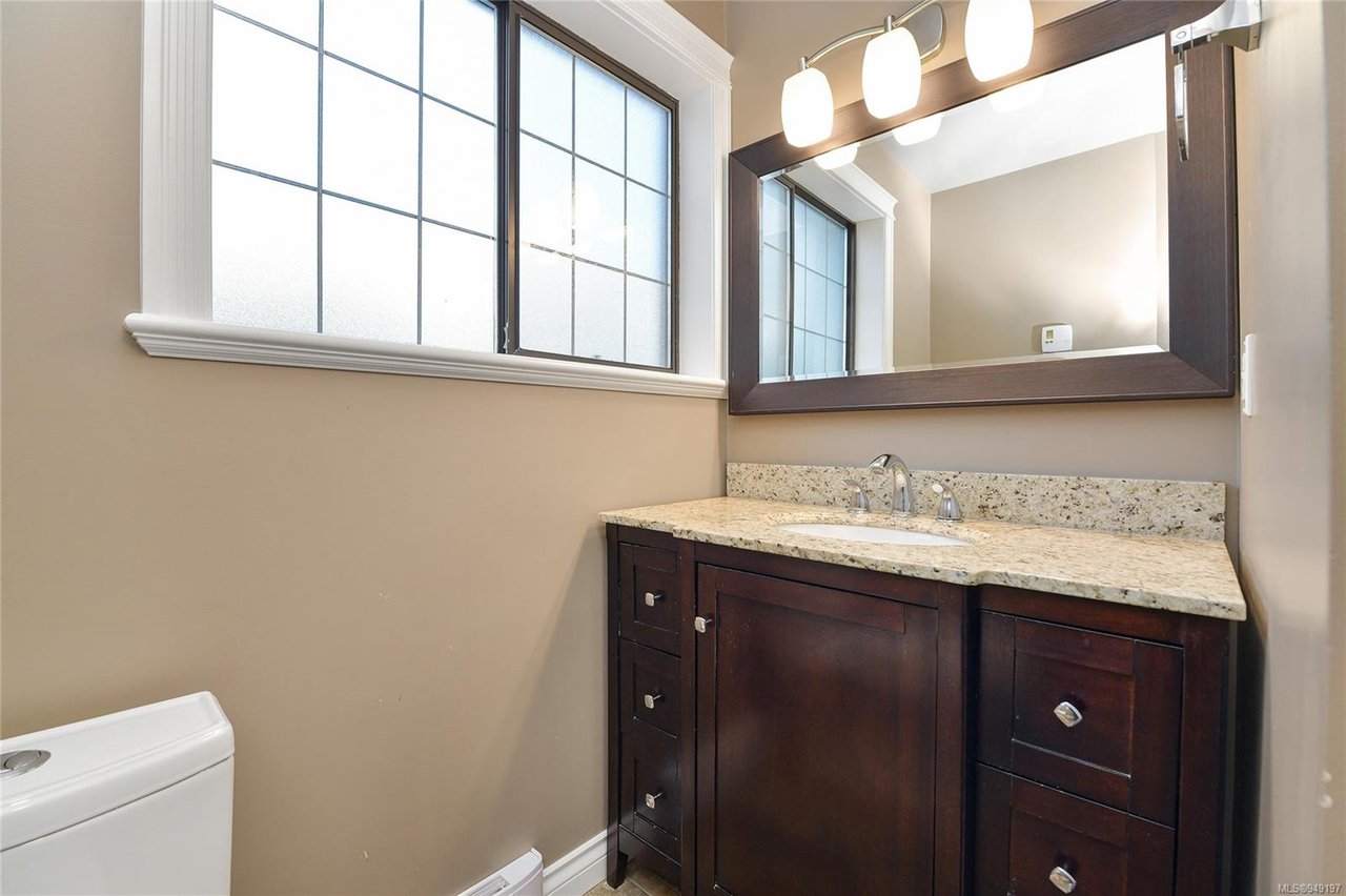 879 Denford Cres