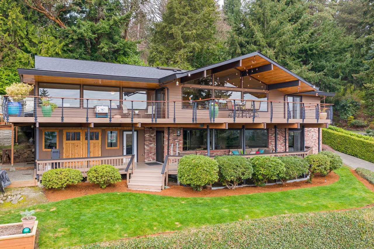 Meticulous Mid-Century in Burien cover