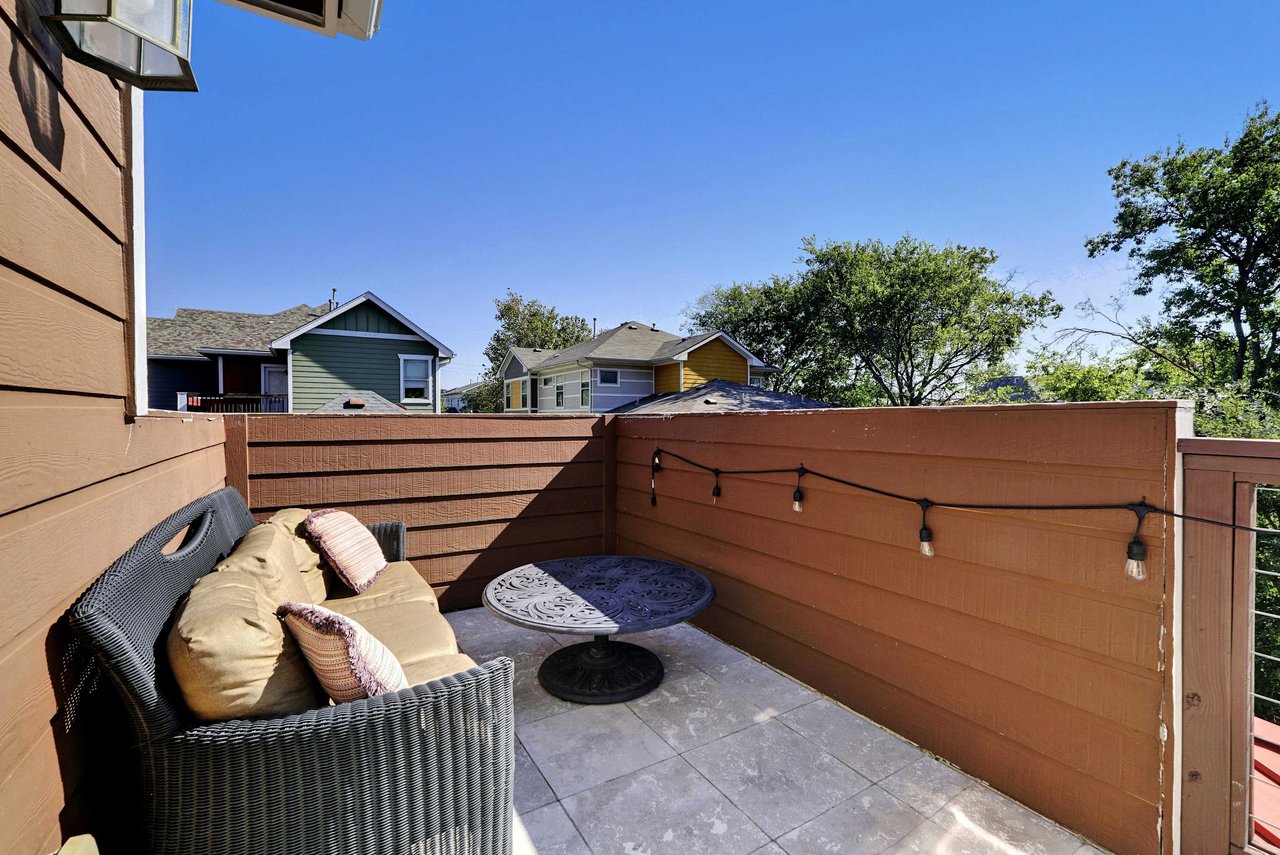 Modern Crestview Two-story Home: Updated Primary Bath, New Roof – Investor Friendly!