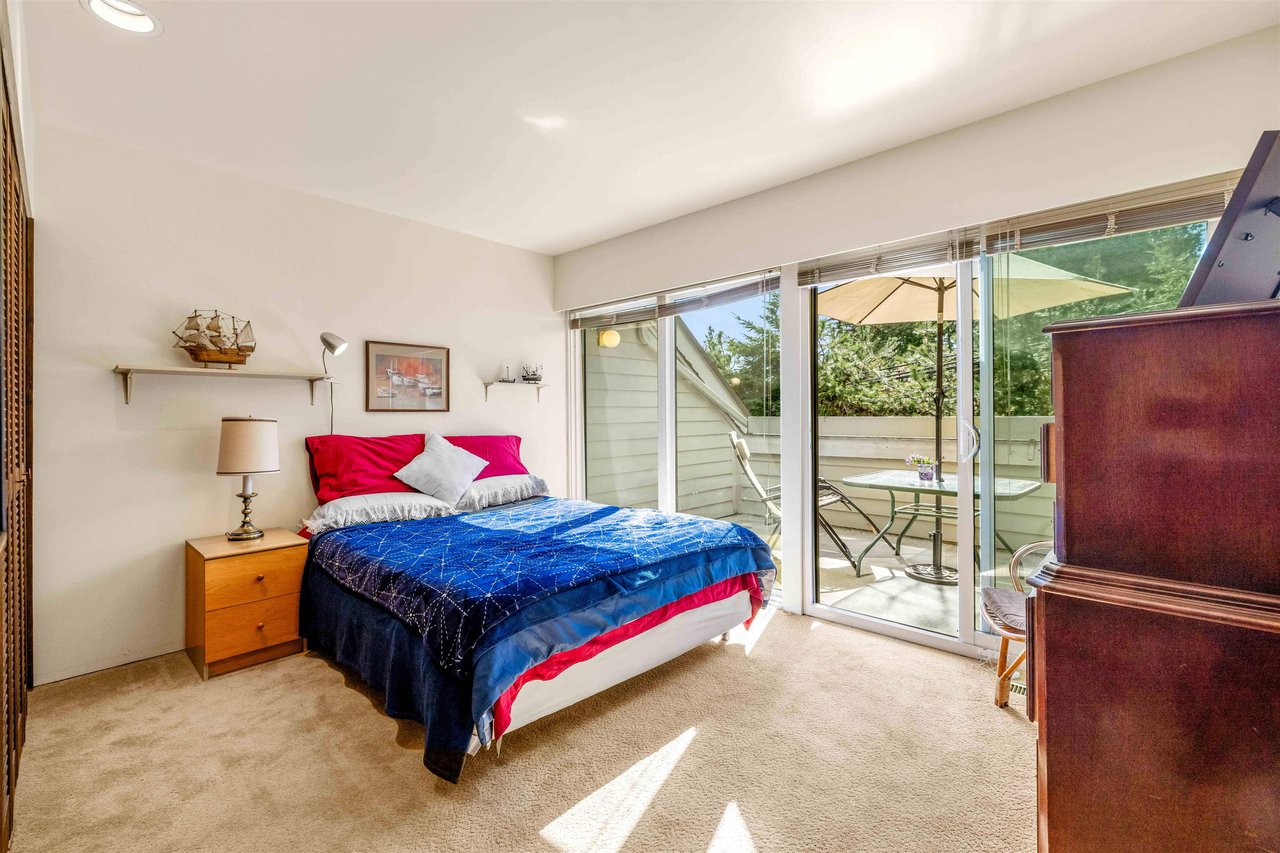 7-4957 Marine Dr