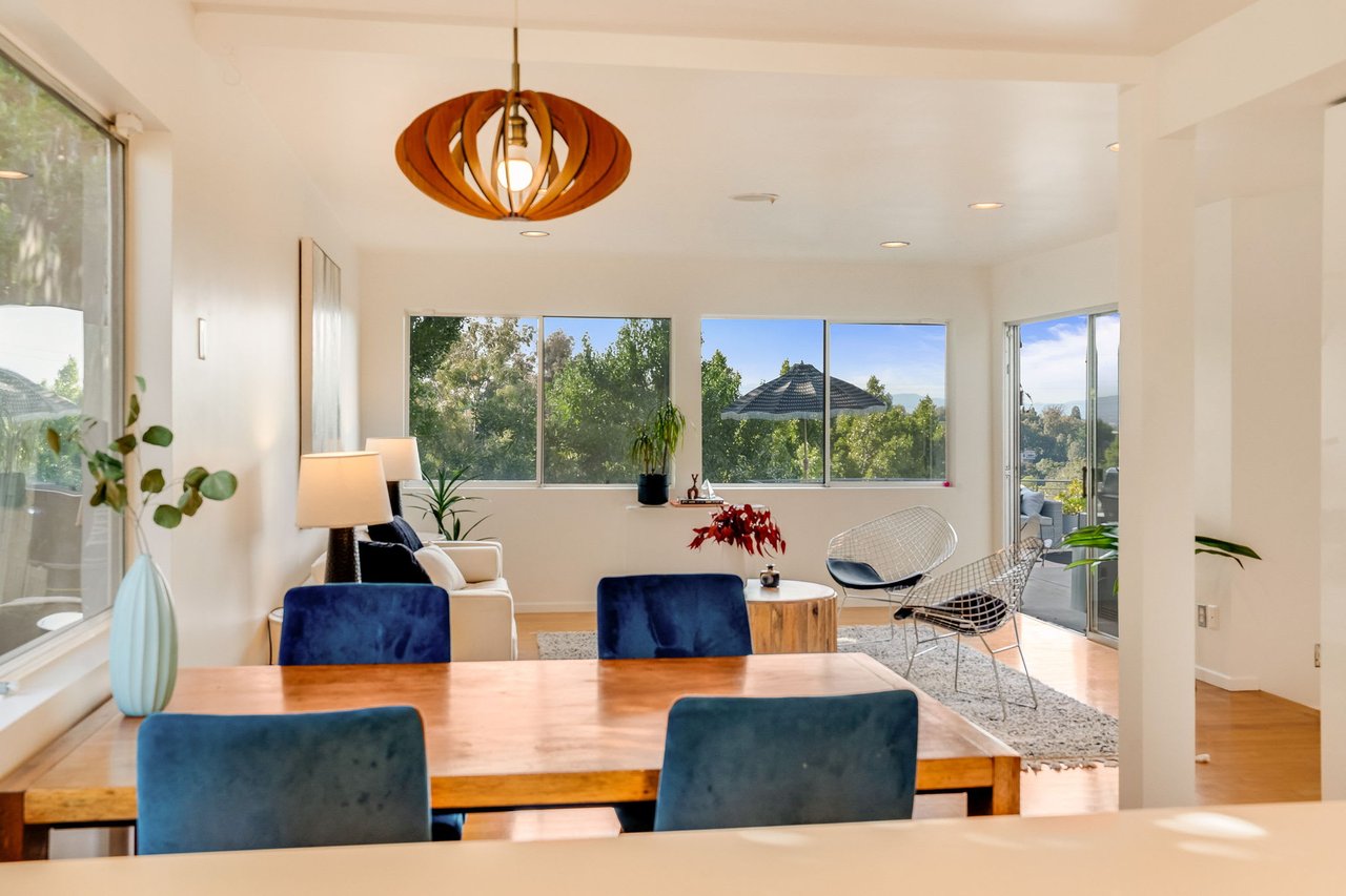 deLIGHTfull Mid Century in the Studio City "Donas"
