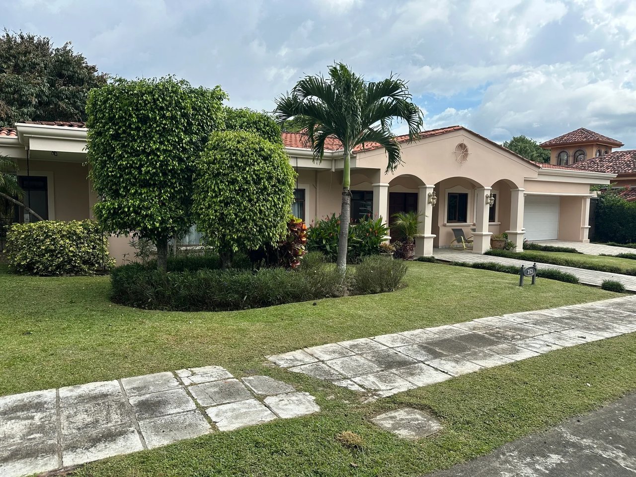 Single Level Golf Residence, Santa Ana, San Jose