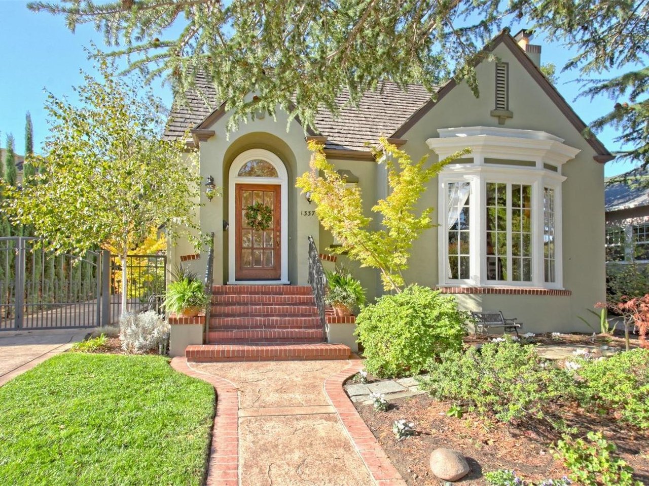 1337 Drake Ave