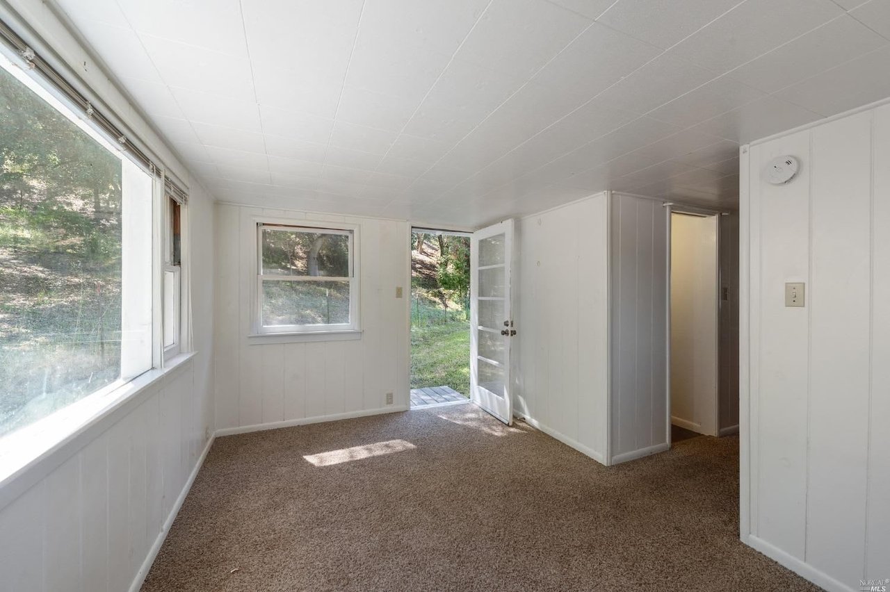 3295 Linwood Ave