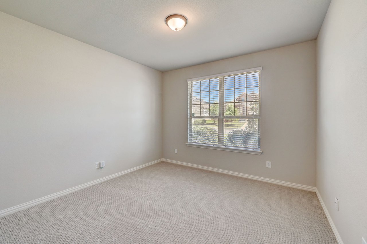 Charming single-story home in the desirable Paloma Lake in RR that backs to a greenbelt!