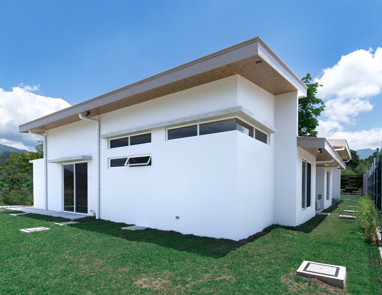 Uvita Paradise Brand New 3 Bedroom, 2.5 Bathroom Modern Home