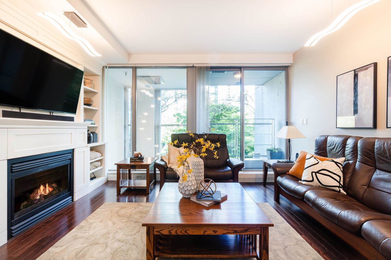 1233 Alberni St