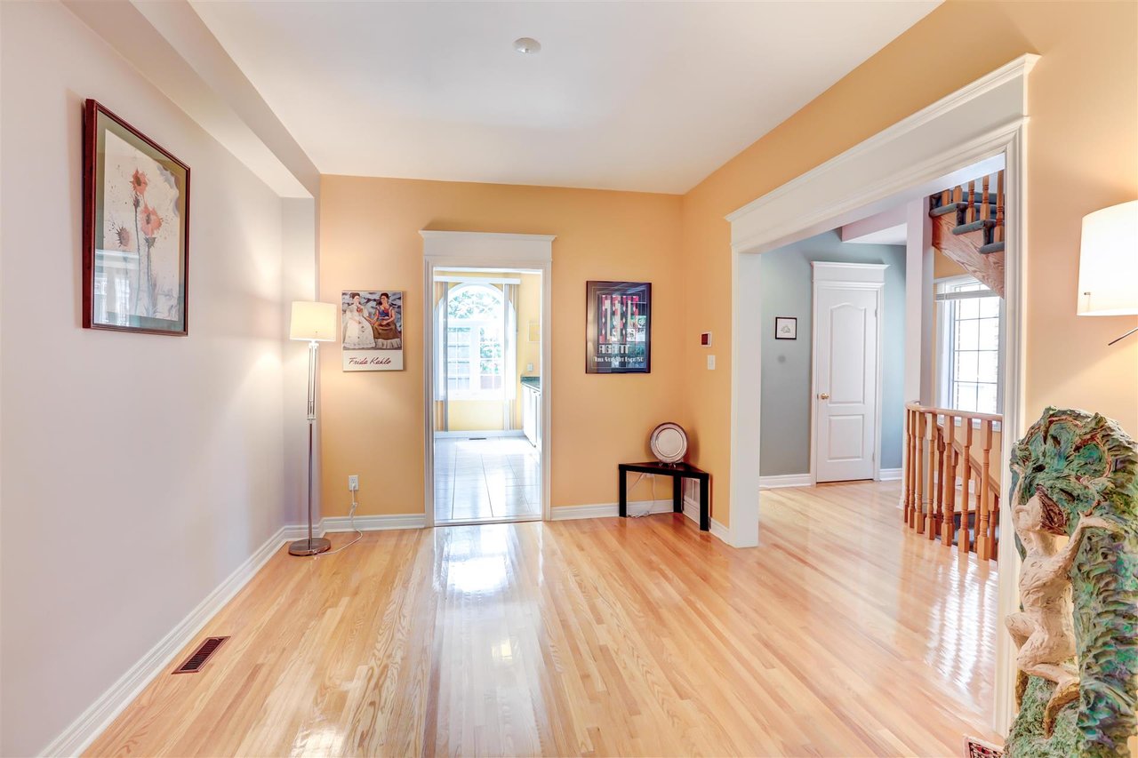 #109 - 190 Harding Blvd W