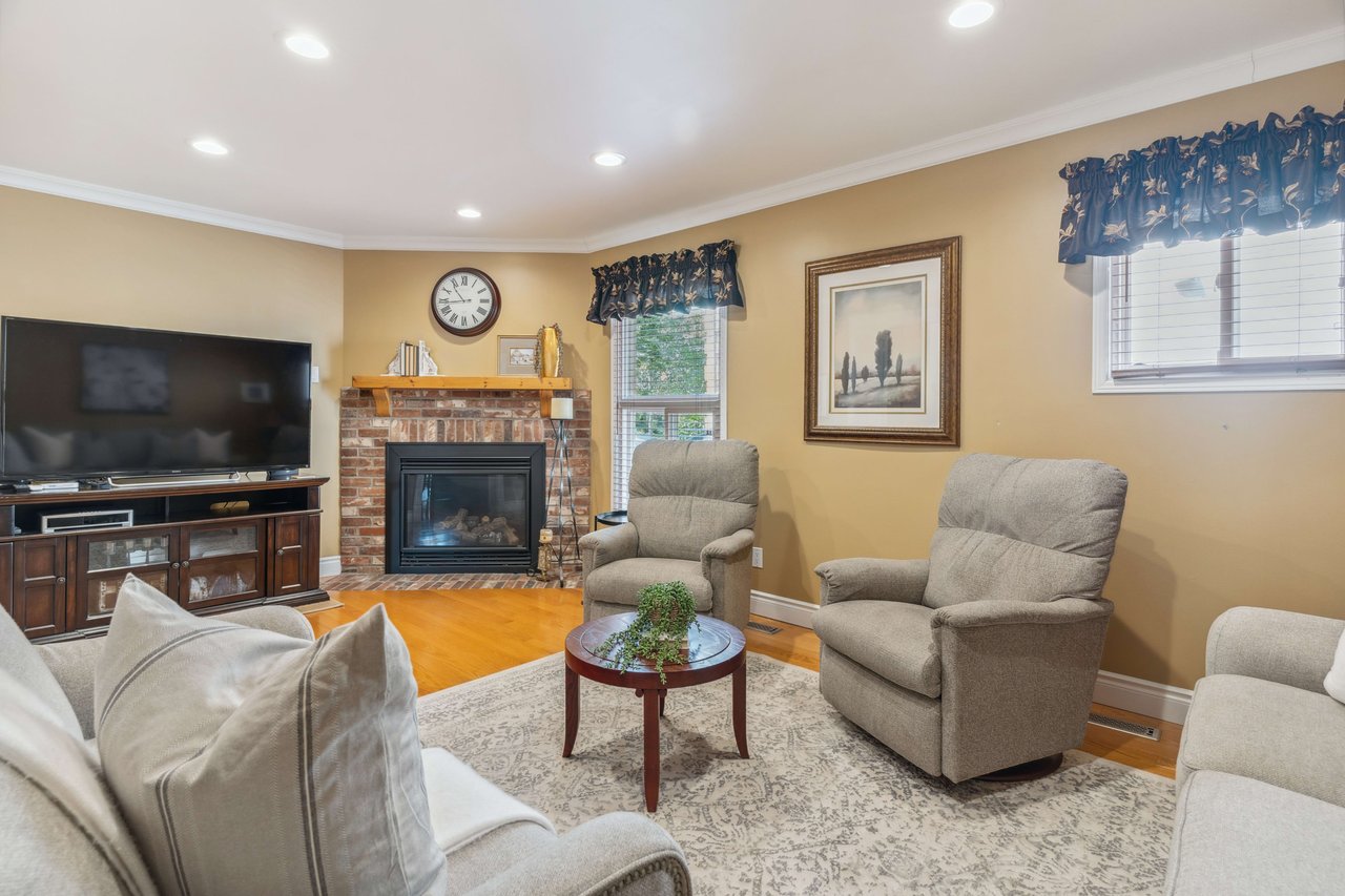 River Oaks gem on quiet child friendly street