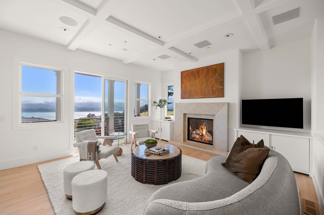 Desirable Del Mar View Residence