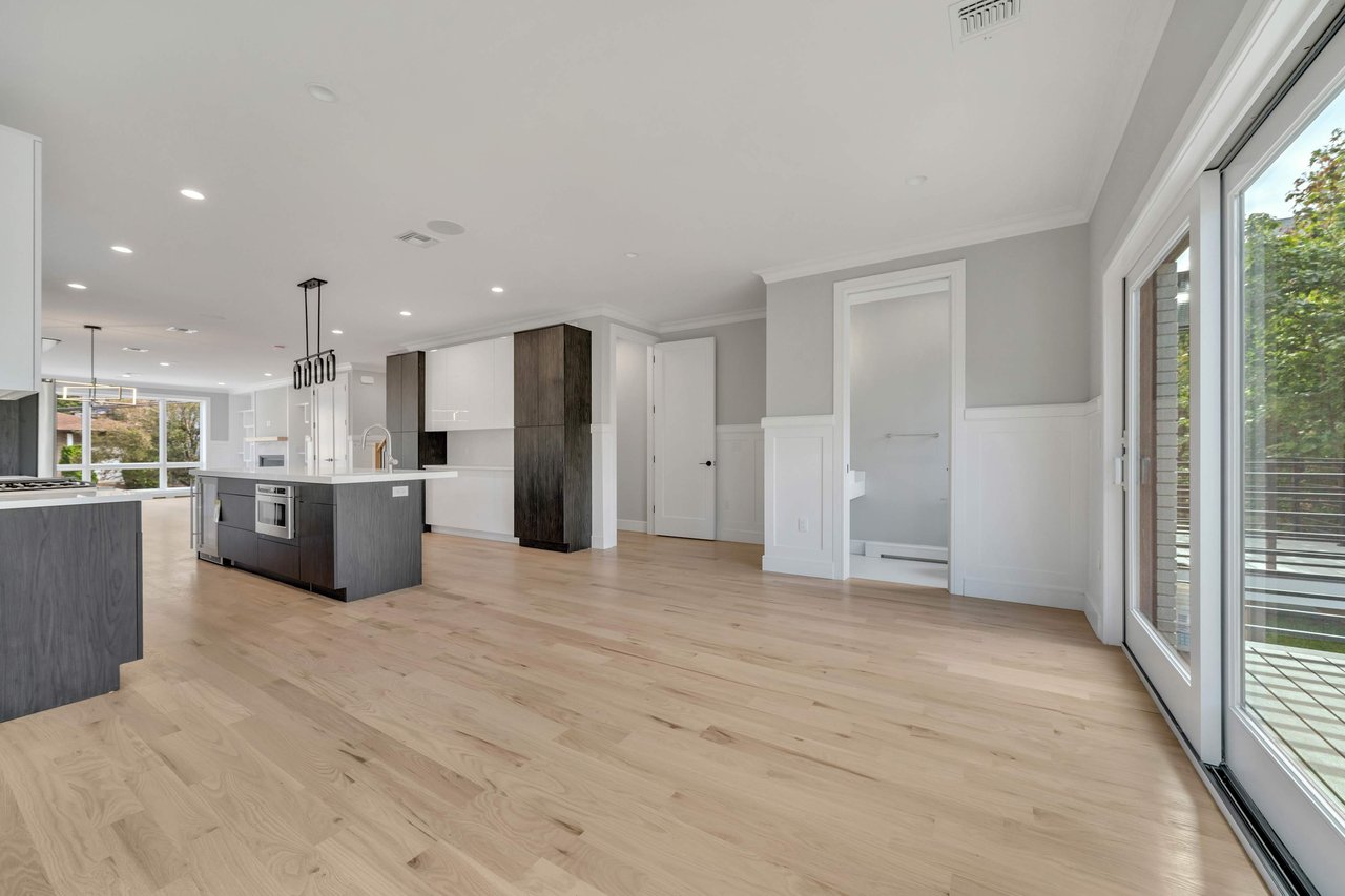 220 E Central Blvd