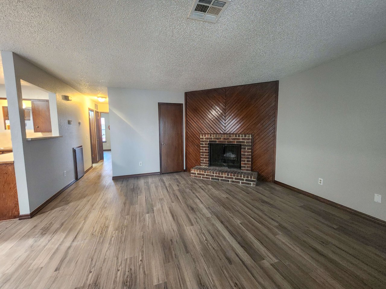 4104 N Market