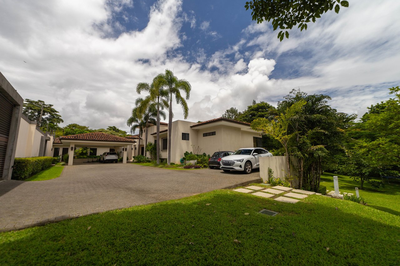 City Family Home, Escazu, San Jose