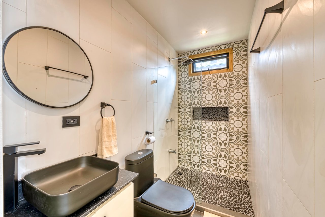 Modern Tropical Villas walking distance to Uvita Town