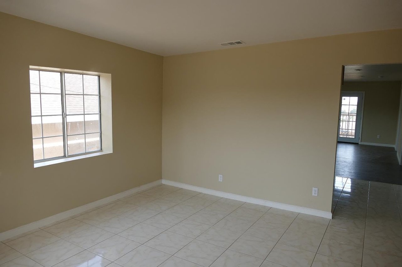 1077 Amador Ave
