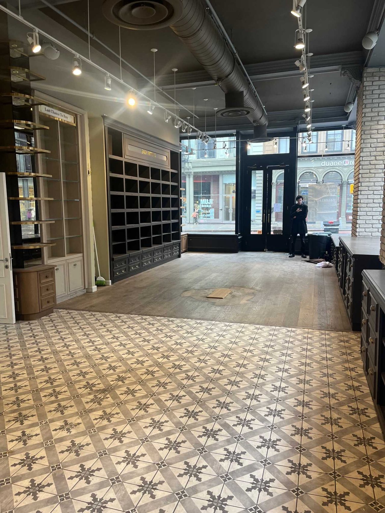 Broadway Pop Up Corner