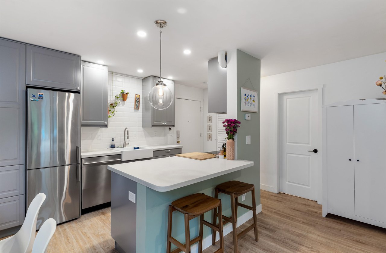 207-1066 E 8th Ave