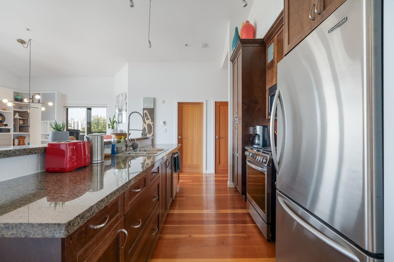 401-250 Salter St