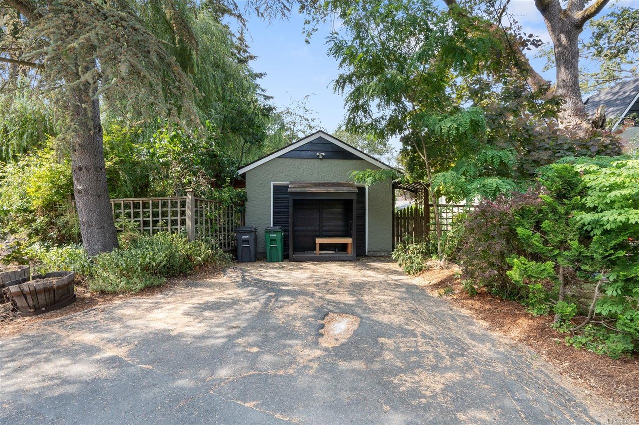 1080 San Marino Cres, Saanich