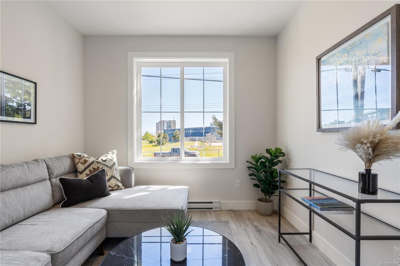 2-910 Old Esquimalt Rd