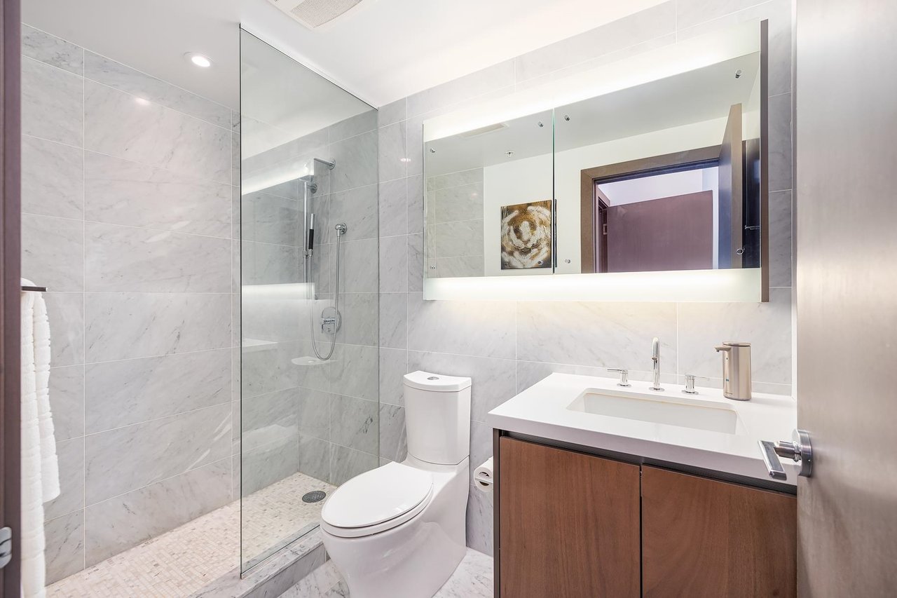 1009-68 Smithe St