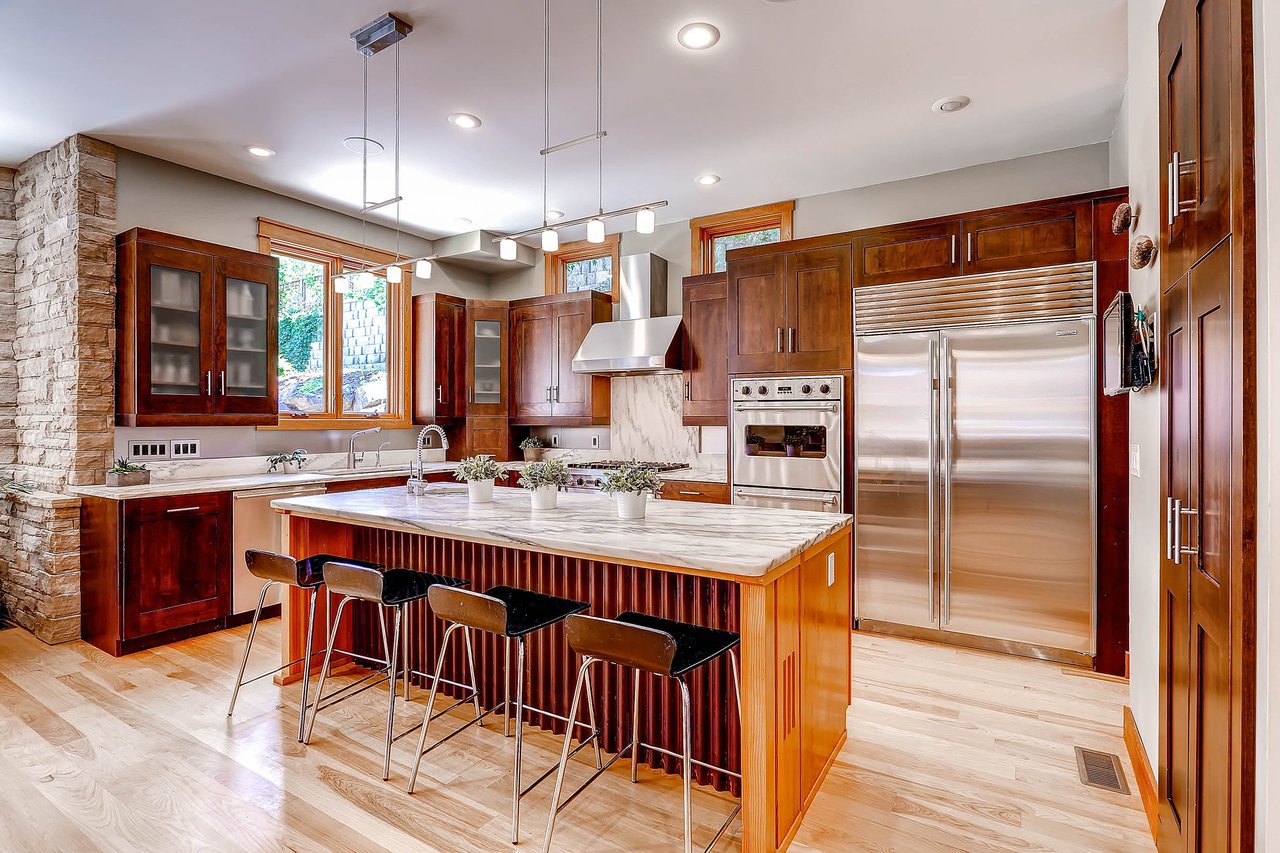 1052 Rosehill Dr