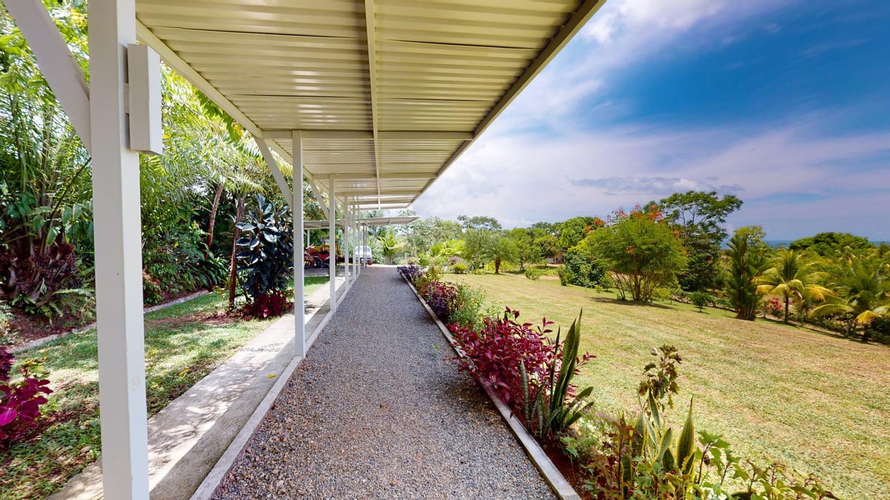 Captivating Estate with Stunning Views in Ojochal