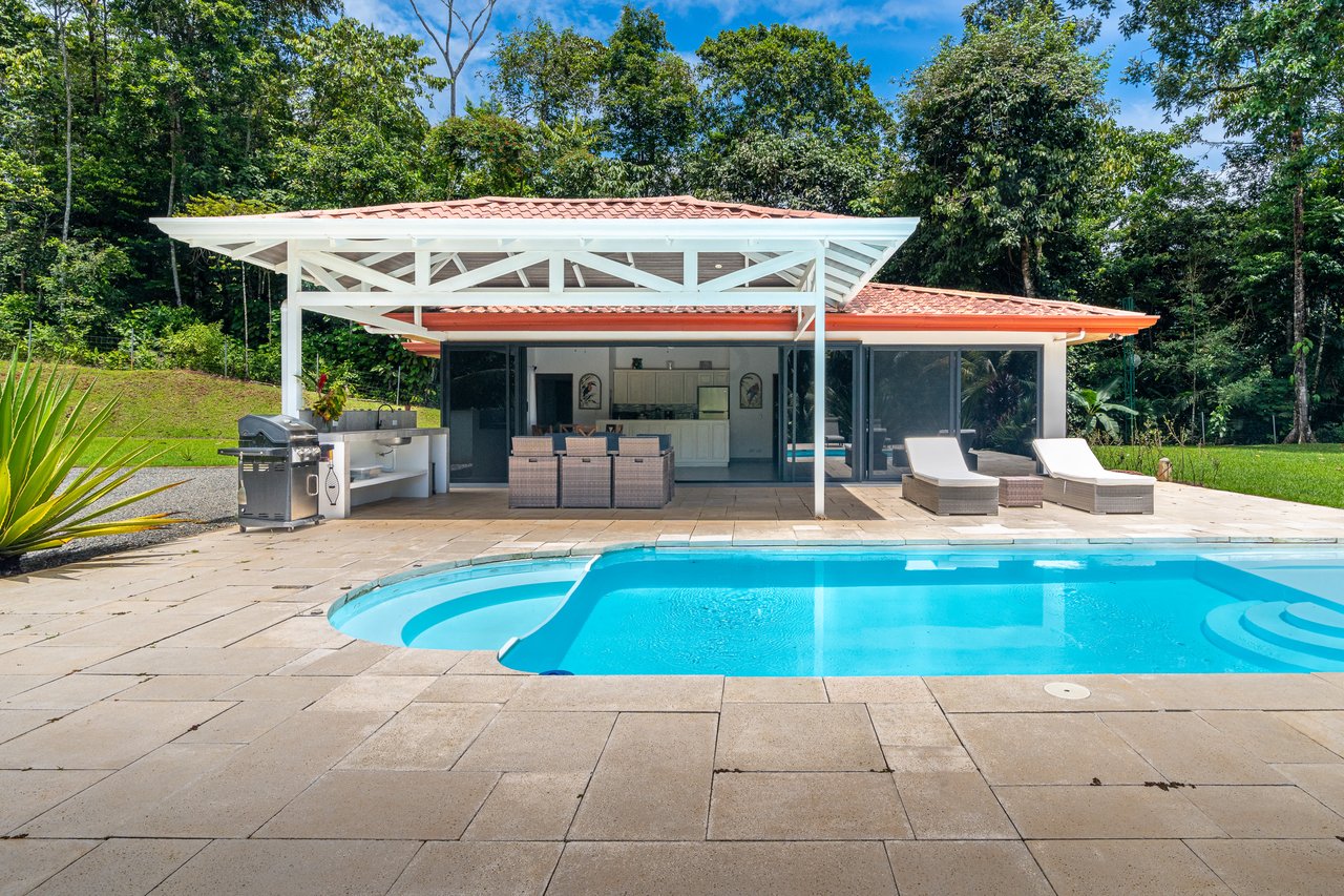 Excellent 3BR in Popular Neighborhood, Quiet, Private, Strong Rental Income