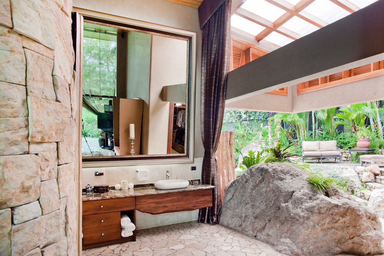 Private Secure Garden Estate, Escazu, San Jose
