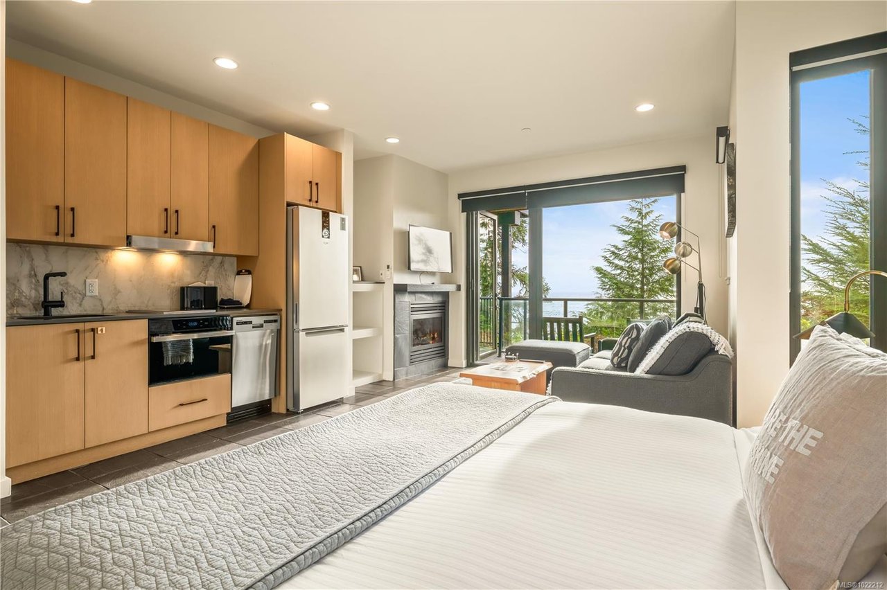 1602-596 Marine Dr