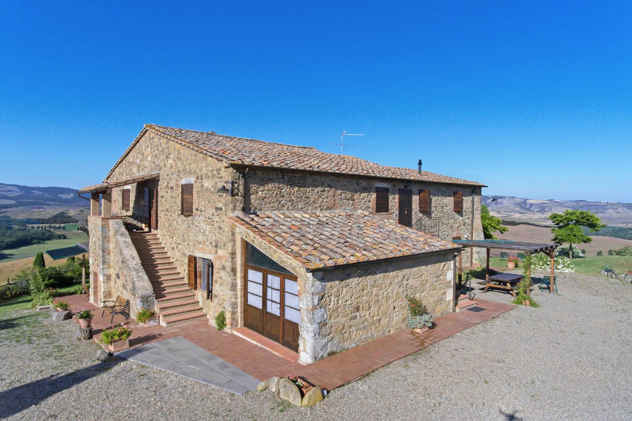 TENUTA IL GRANO “Charming Panoramic Farmhouse For Sale in Val d'Orcia”