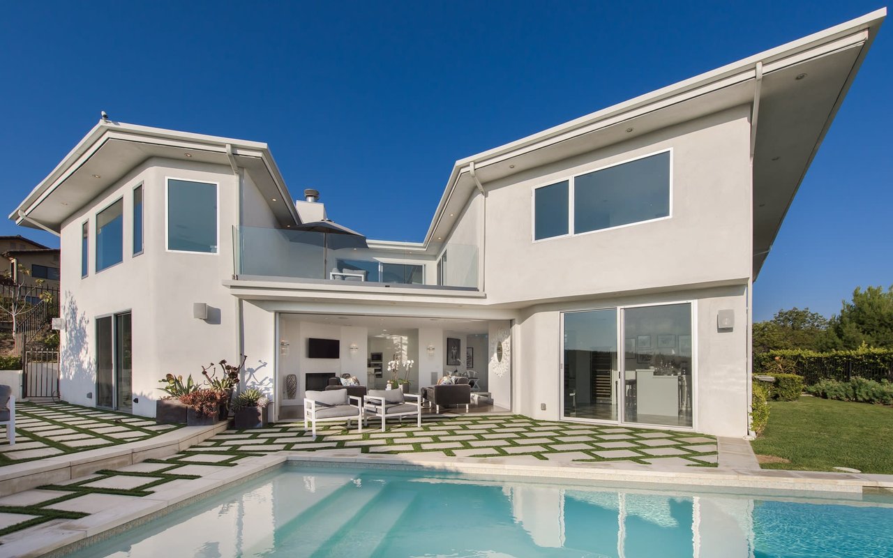 2379 Venus Dr