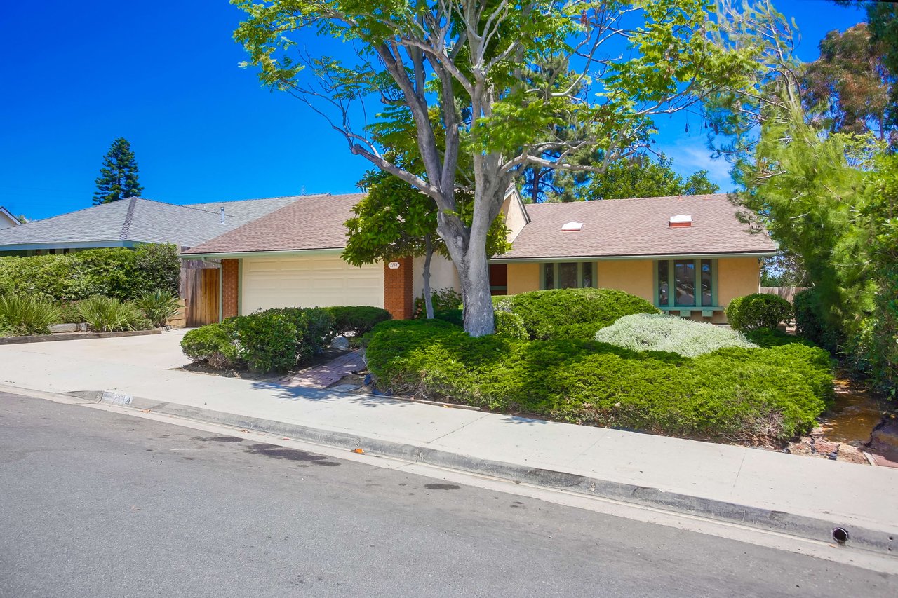 7114 Columbine Dr