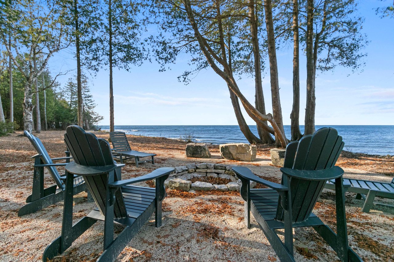 5979 Bay Shore Dr, Sturgeon Bay, WI 54235