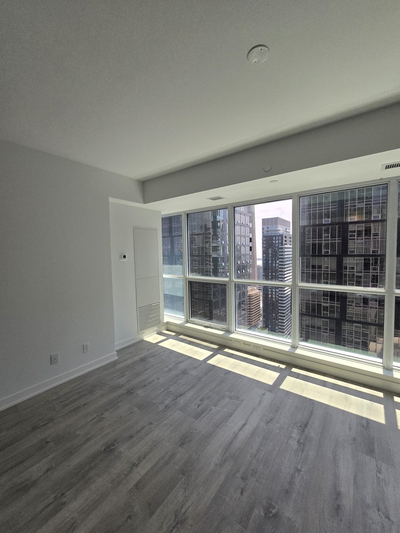 327 King St W Unit: 4103