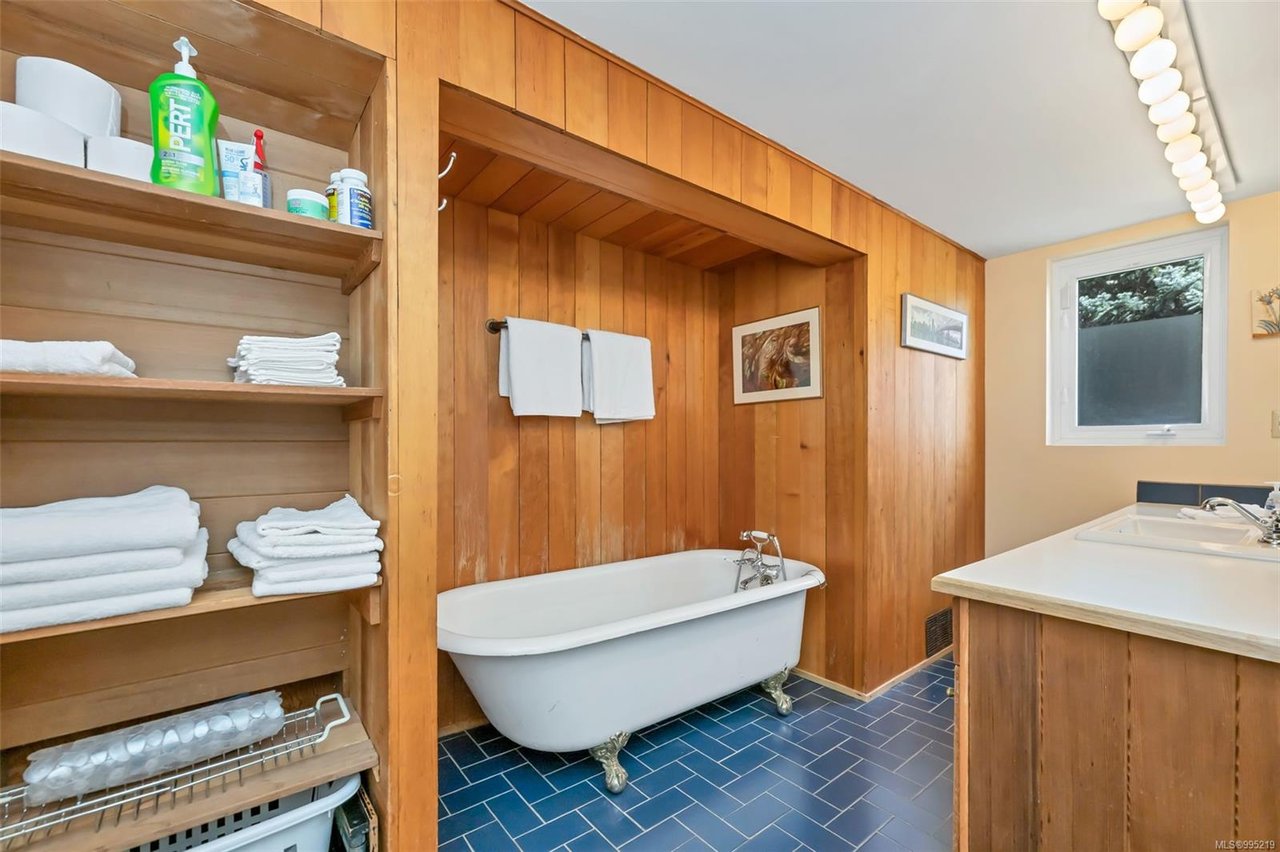 36 Tovey Cres, View Royal
