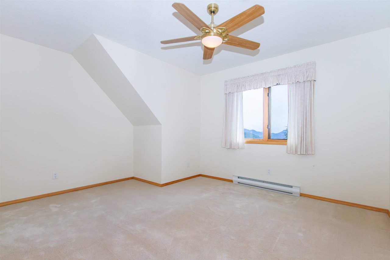 1021 Glacier View Dr